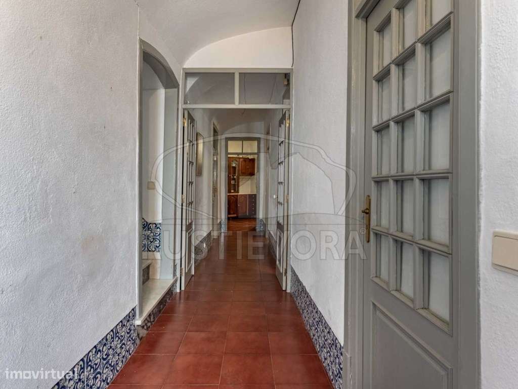 Moradia Unifamiliar T4 no Centro Histórico da Cidade - Potencial de...-21