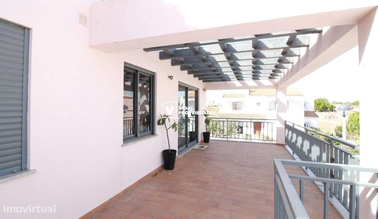 Moradia T3 com piscina e garagem-14