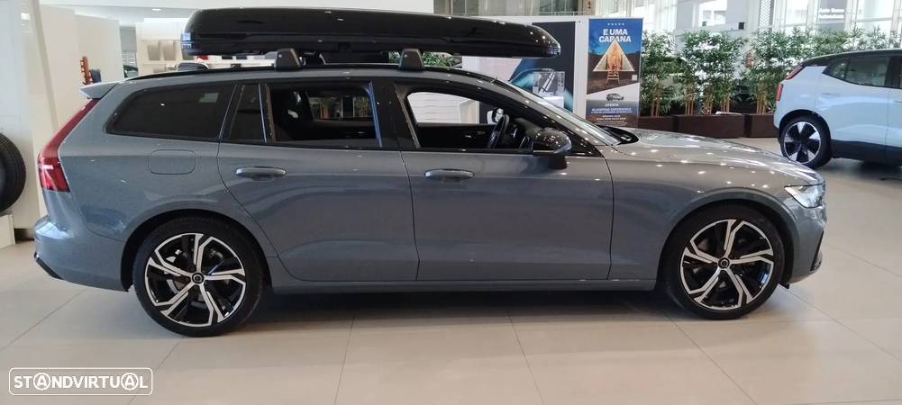 Volvo V60 2.0 B4 Plus Dark Auto - 3