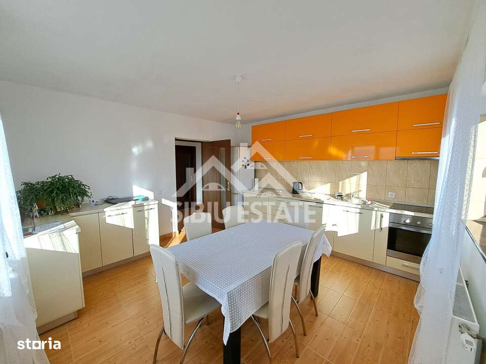 Casa Sibiu, garaj si pivnita, 5 camere, 2 bai, curte mare - Imagine principală: 4/19