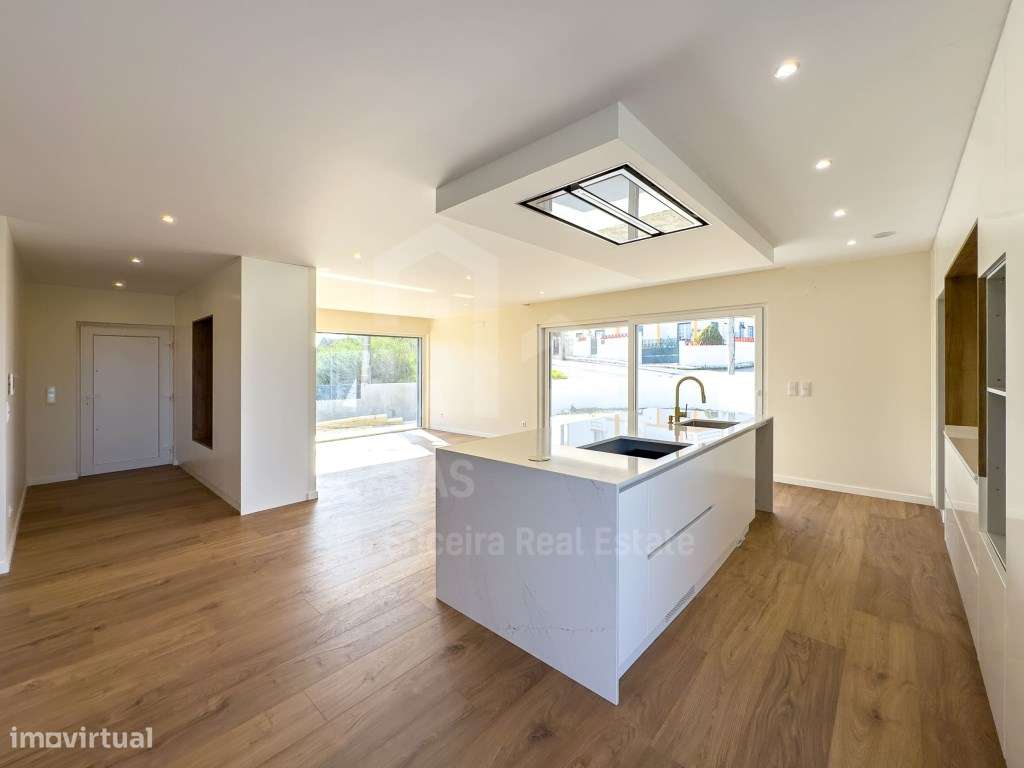 Vende Moradia T4 - Santa Cruz 5 km, A Casa das Casas-10