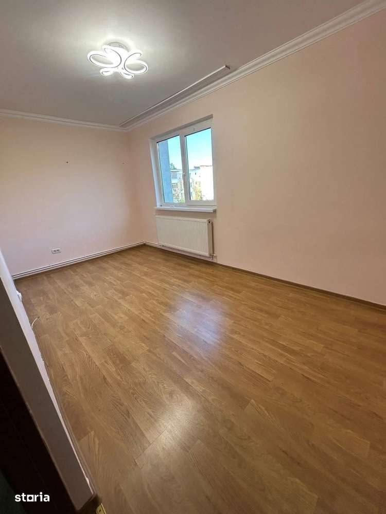 De vanzare 2 camere cu balcon, etaj intermediar, 53.500 euro - Imagine principală: 5/7