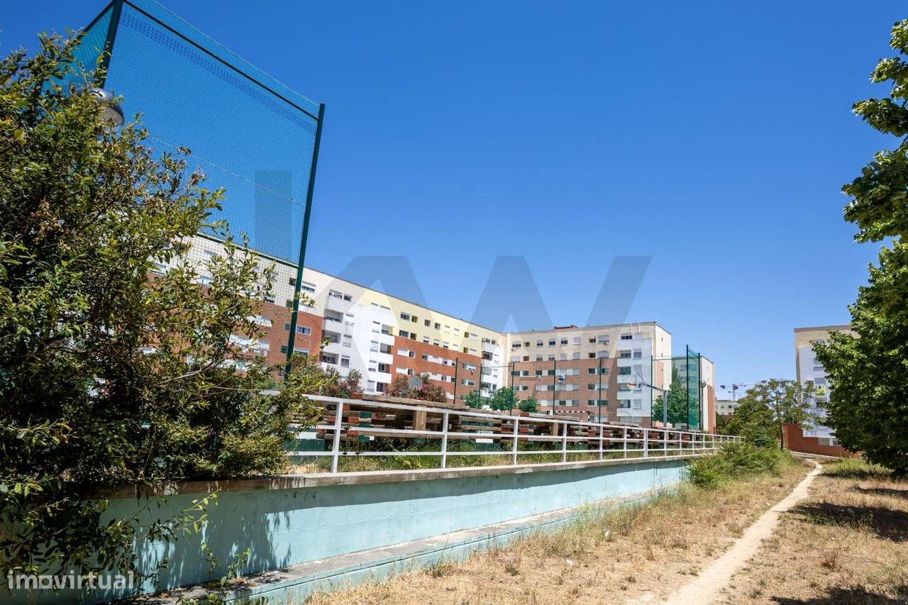 T3 Remodelado na Alcaniça, a Passos do Hospital e Universidades!-44