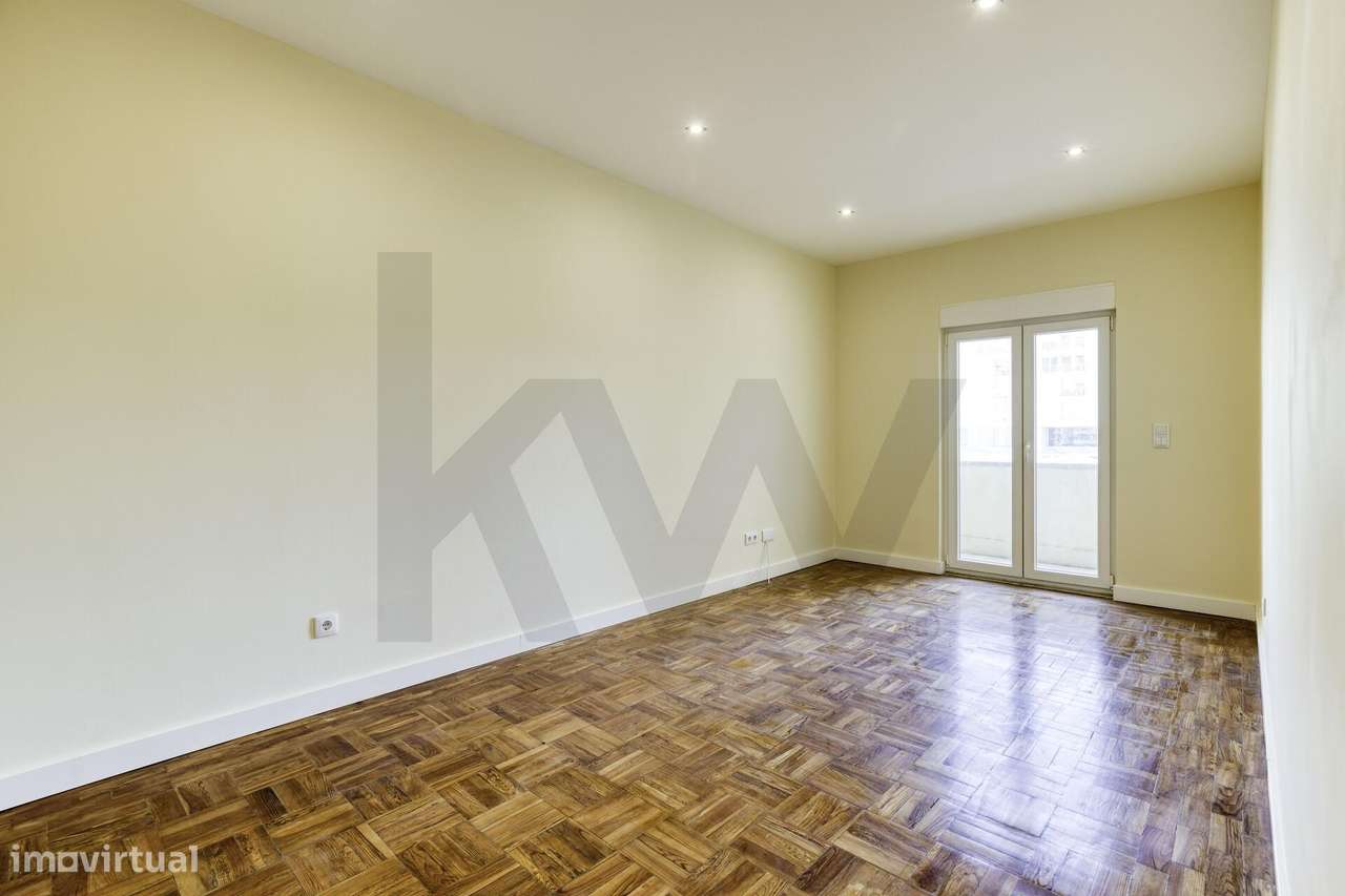 Renovado apartamento T1, junto à Av. Roma - Grande imagem: 3/23