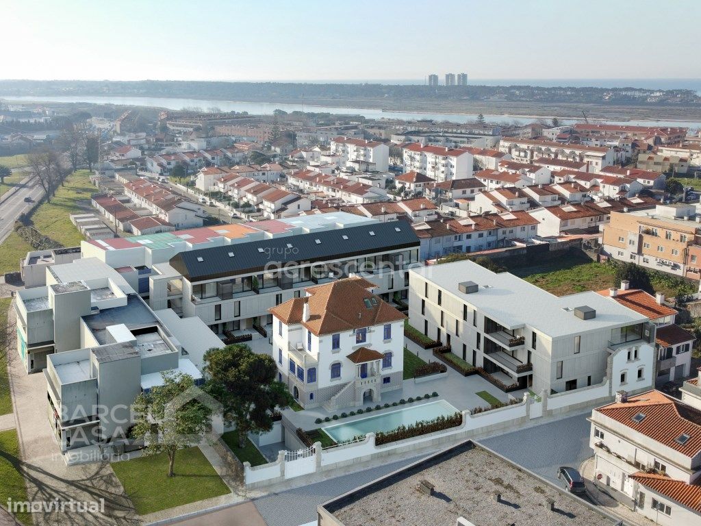 Apartamento T3 duplex c/ garagem e terraço, junto à praia...