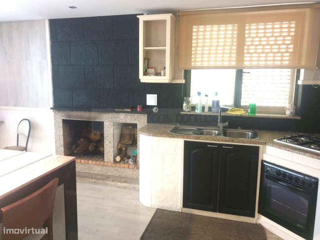Moradia Gaveto T3 mais escritório e um apartamento T2-27