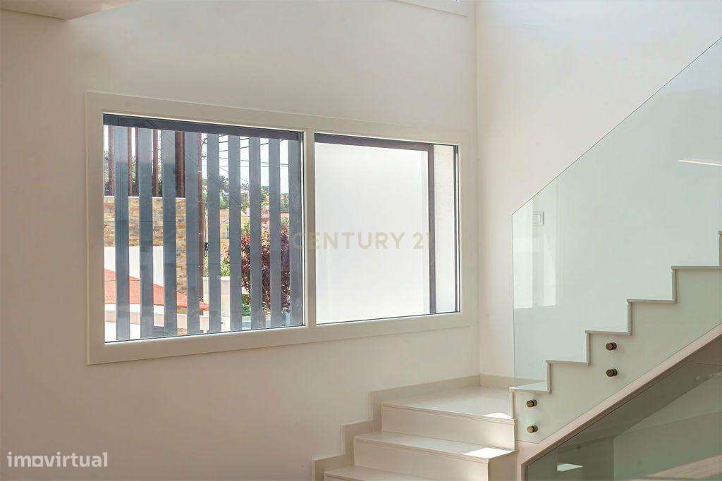 Moradia T4+1 de Luxo - Sobreda - Charneca de Caparica-17