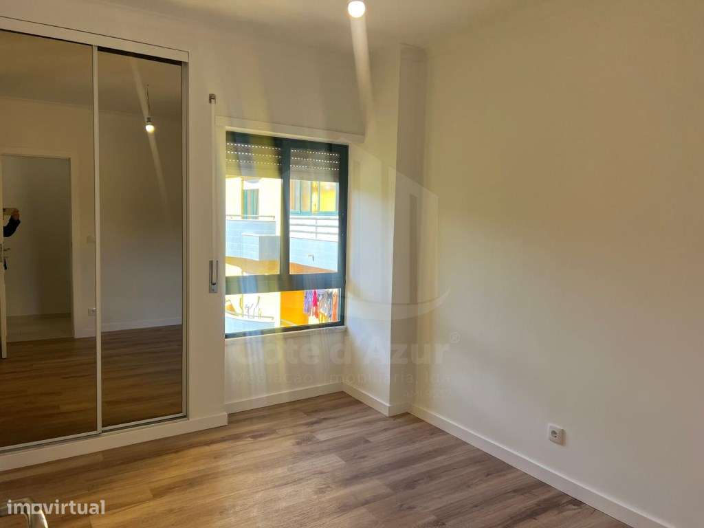 Apartamento T3 Parque da Paz no Feijó com Arrecadação e duas Varandas.-19