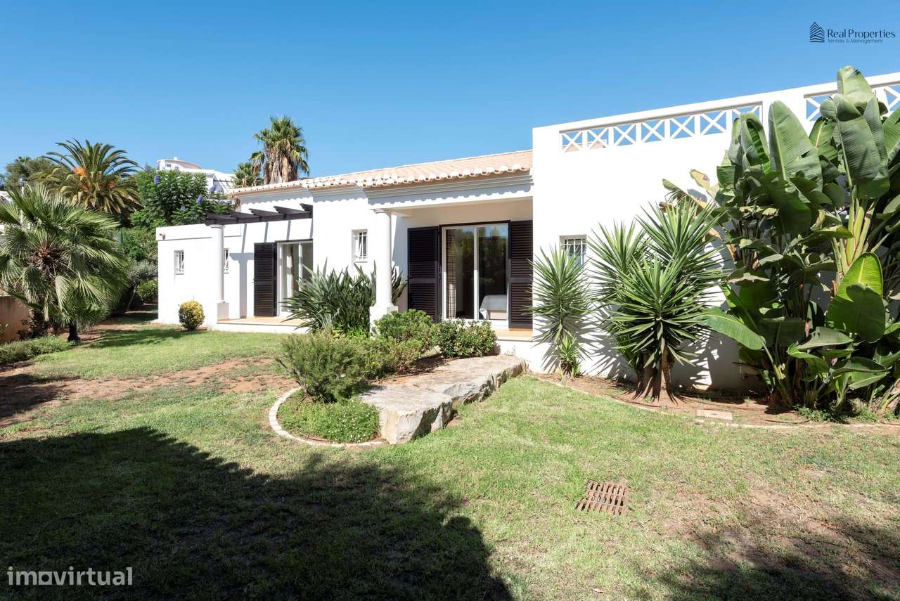 Moradia Térrea T4 Isolada em Albufeira – Um Refúgio de Luz, Conforto e-35