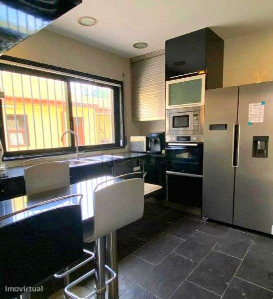 Moradia T4+1 com 4 frentes —  junto ao Parque de Quires, na Maia - Grande imagem: 5/12