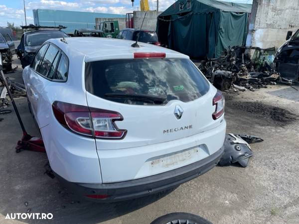 Dezmembrez Renault Megane 3 1.5 DCI Automat - 5