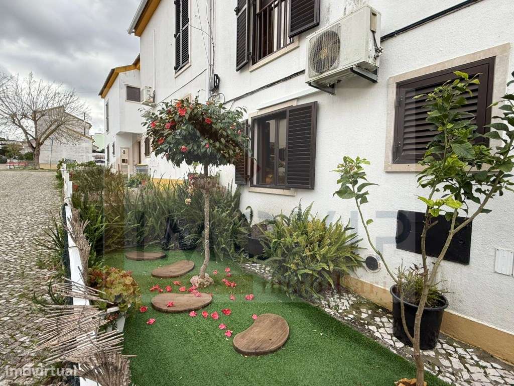 Moradia T3 em Banda - Vila Nogueira de Azeitão-2