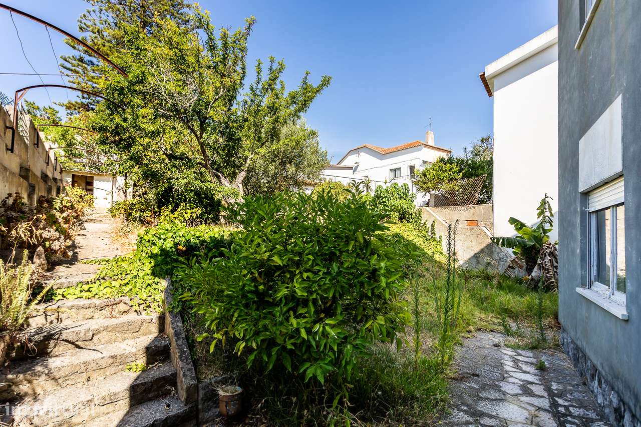 Moradia T4 Independente com Jardim e Garagem | Alto da Parede-32