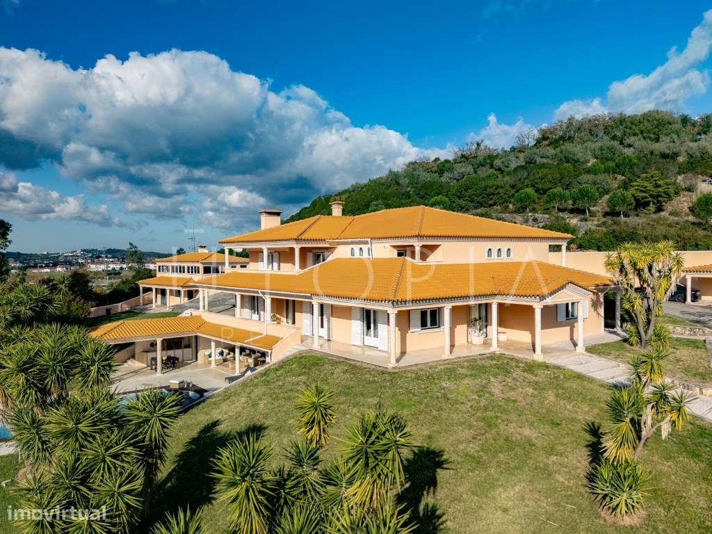 Moradia de Prestígio com Piscina, Campo de Ténis e Terreno Murado d...-10