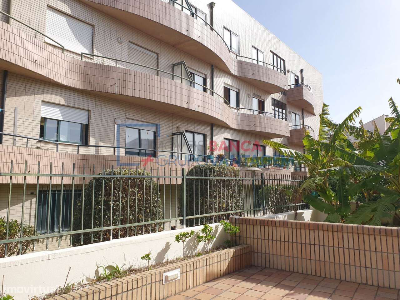 Apartamento T1 C/ Lugar de Garagem e Arrumo - Grande imagem: 2/5