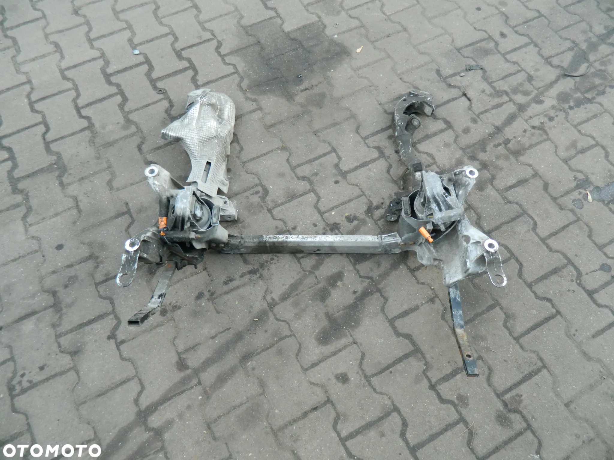 Audi A4 B8 A5 Sanki Trawers Kołyska Przód 8T0399315H - 2