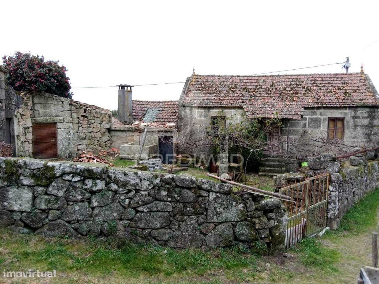 Moradia de pedra para recuperar - Grande imagem: 4/24