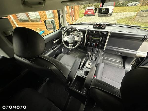 Toyota FJ Cruiser 4.0 4x4 - 30