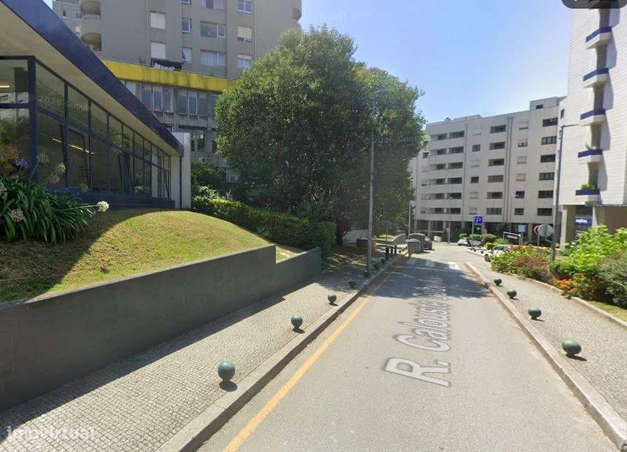 Lugar Garagem na Praça da Galiza - Grande imagem: 2/5