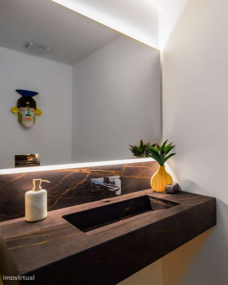Moradia de Luxo em Aveiro: Centralidade, Conforto e Sustentabilidade-7