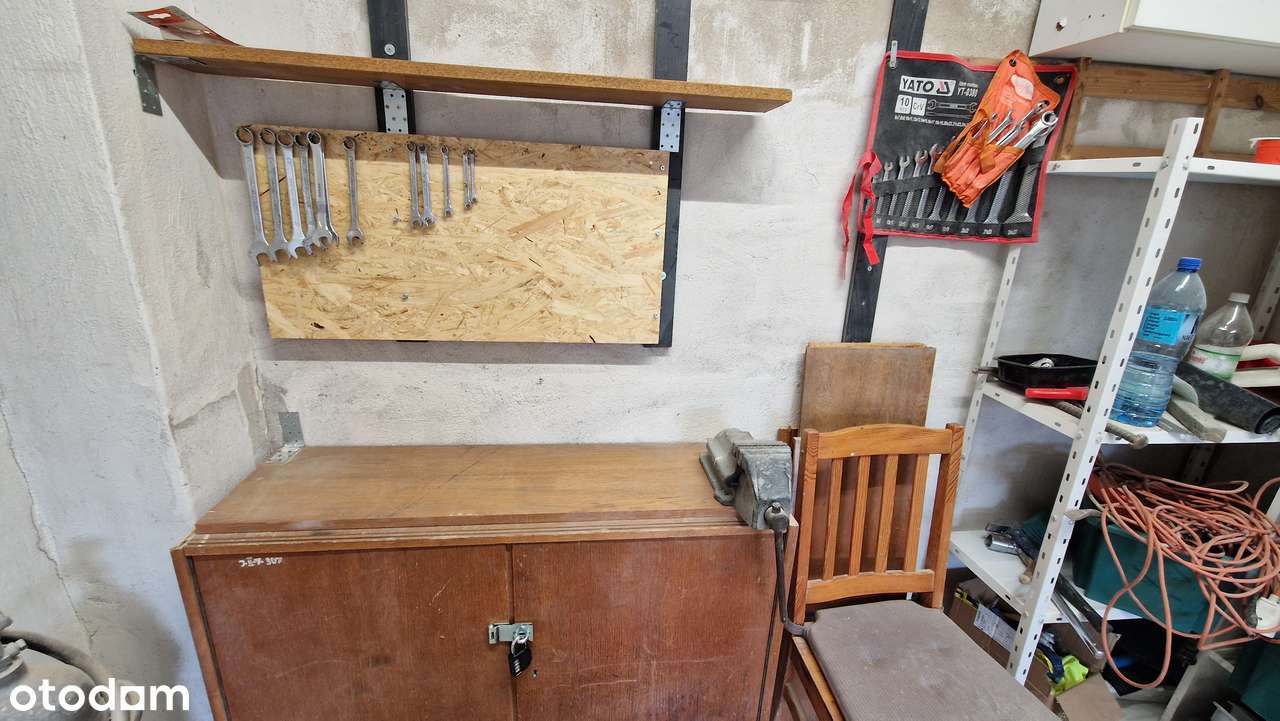 Garaż z długim kanałem, prądem i warsztatem - Pełny obrazek: 3/4