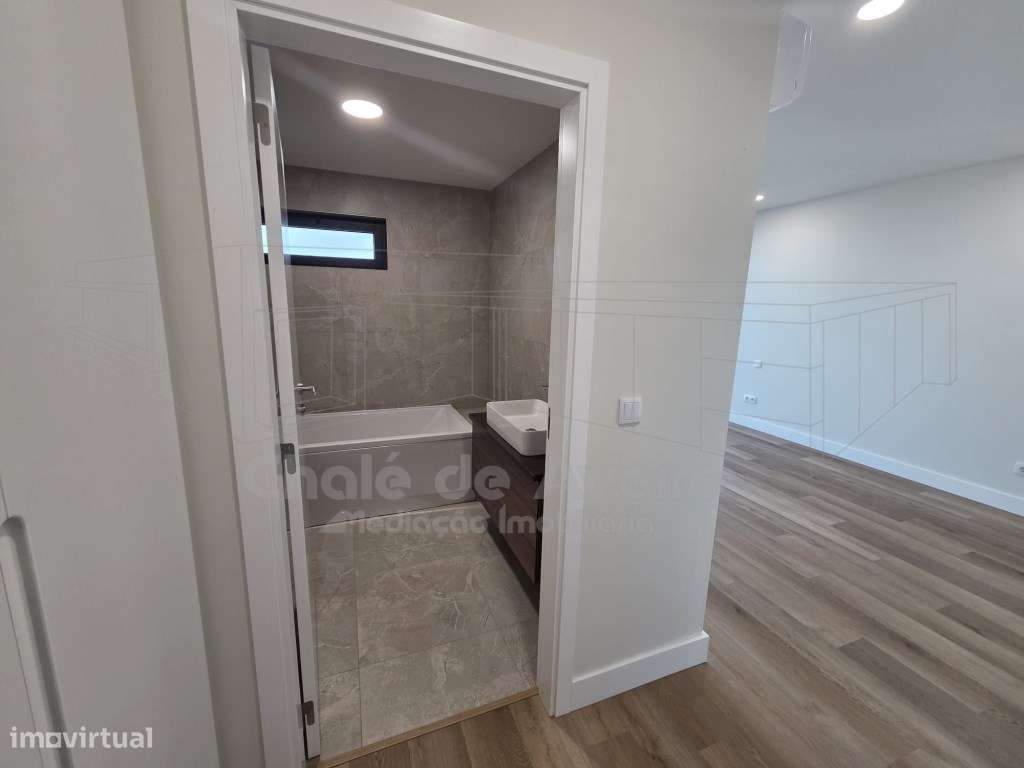 Moradia unifamiliar geminada T3, de 2 pisos, com garagem, anexos e ...-17