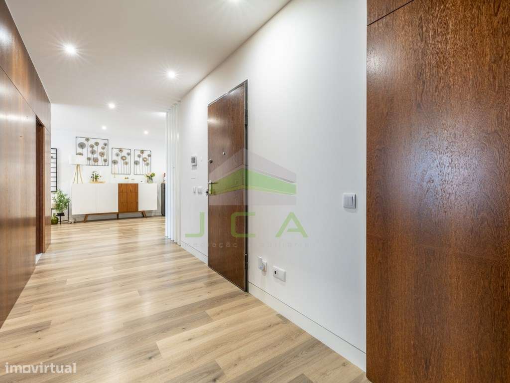 Apartamento T4 com terraço e piscina - Grande imagem: 2/45