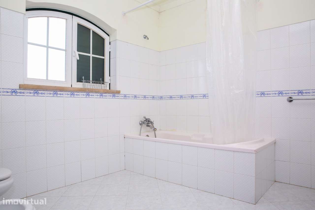 Moradia T4 isolada com logradouro de 2.200m²-22