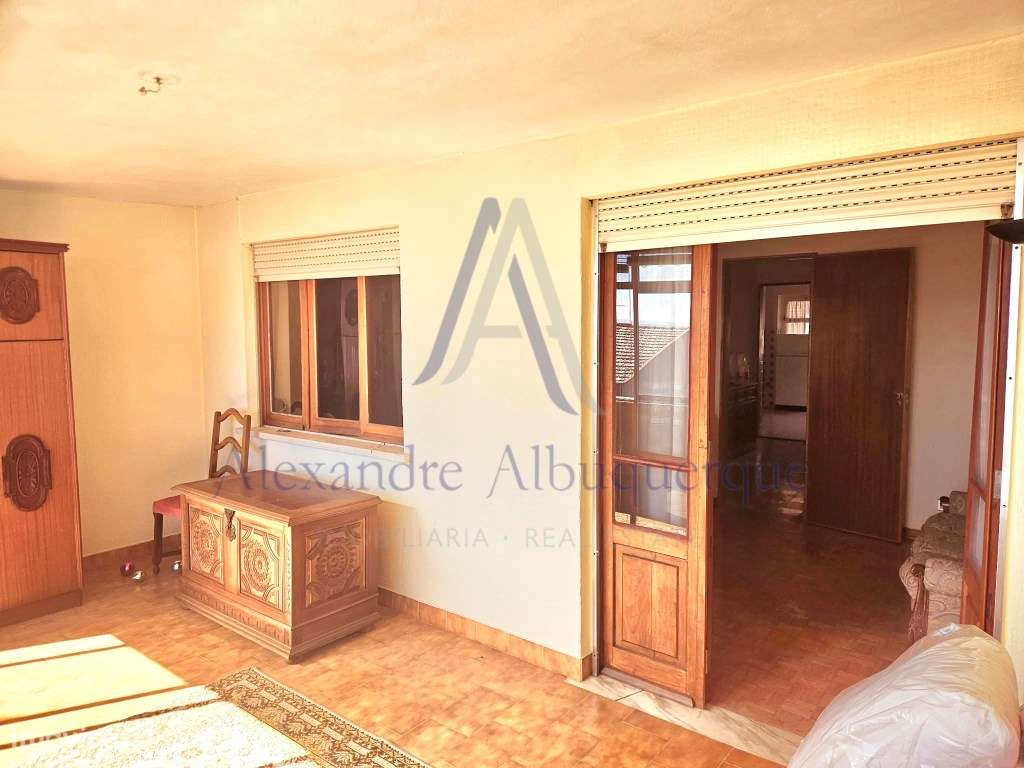 Apartamento T1 com vista Rio no Centro de Almada-8