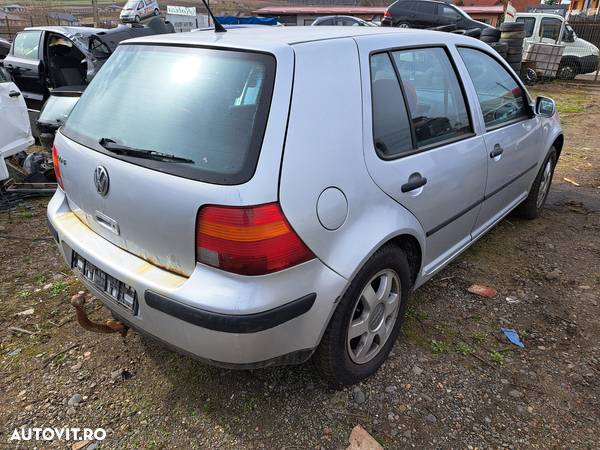 Dezmembrez VW Golf 1.4i-16v AXP Euro4 - 4