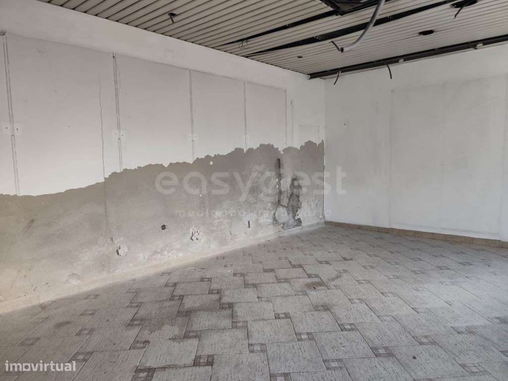 Loja comercial para Recuperar localizada no Centro da vila de Aljus... - Grande imagem: 5/12