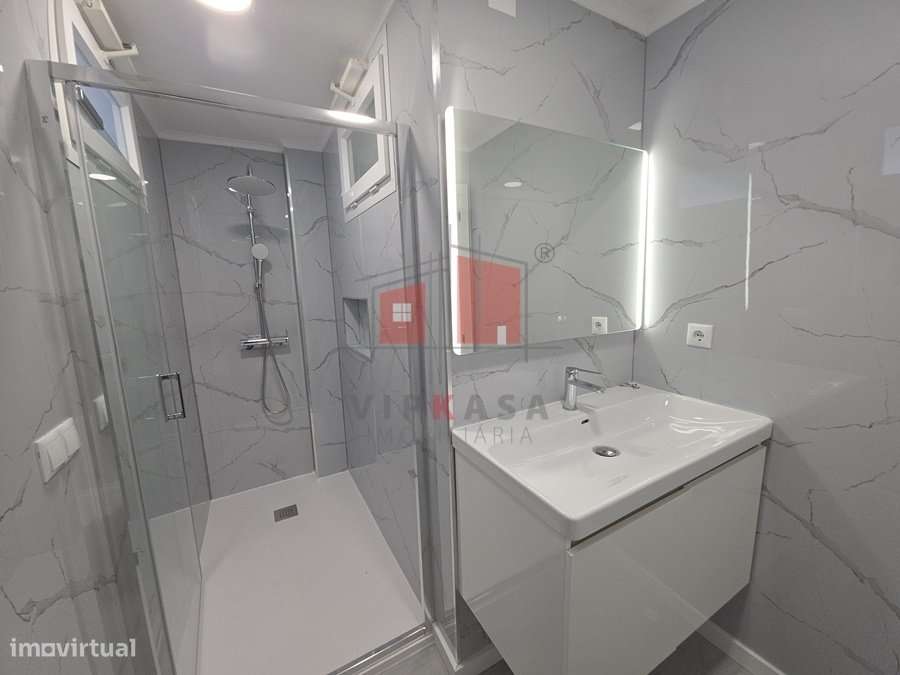 Apartamento T2 com arrecadação em Oeiras-5