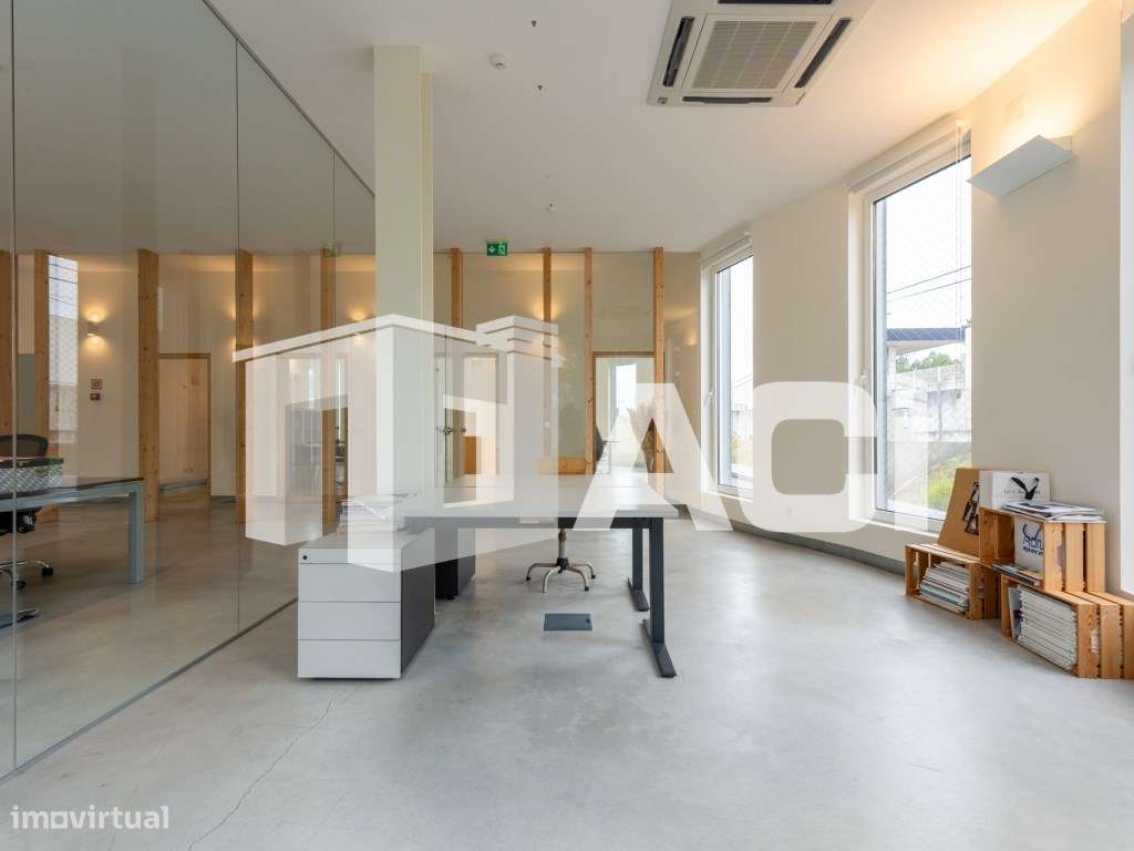 Armazém e Espaço Industrial de Excelência - 3 Pisos | Terreno de 5....-6