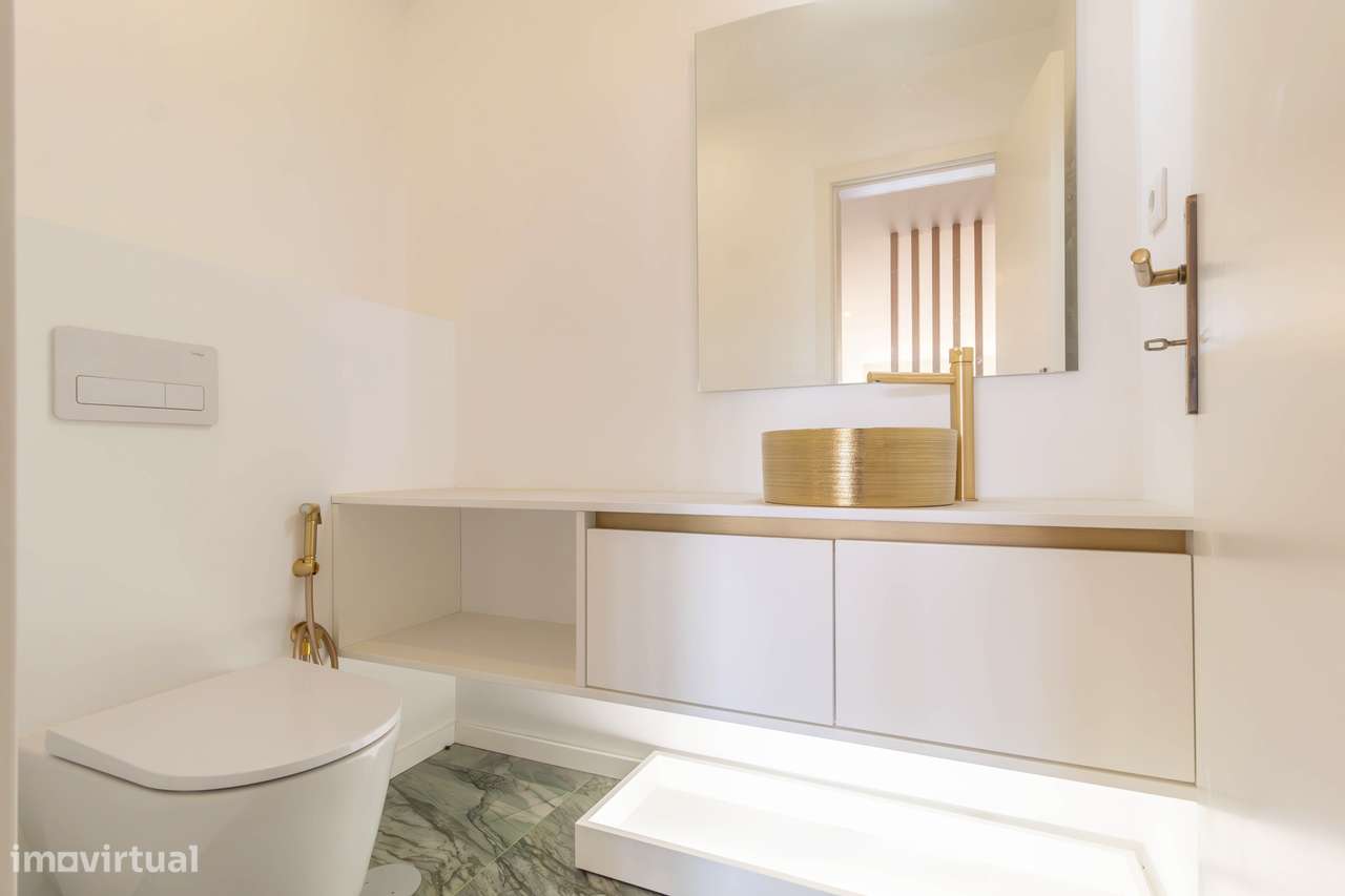 Apartamento T3, excelentes áreas 240m2 + garagem 31m2 + arrumos 4m2-24