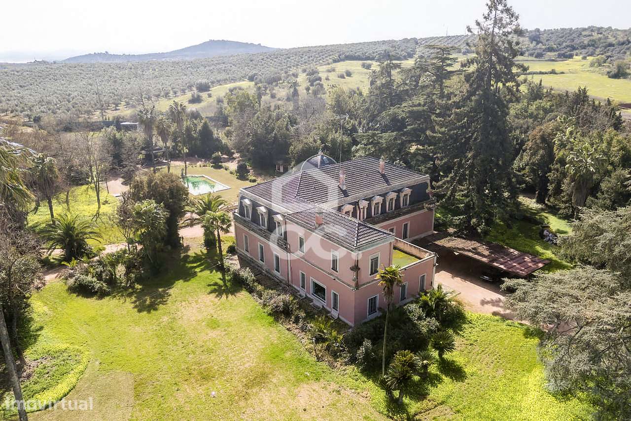Palacete de inspiração neoclássica francesa com jardim botânico de Jea-39
