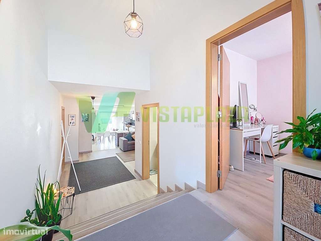 Casa térrea com 4 quartos situada na Bemposta, Portimão-17