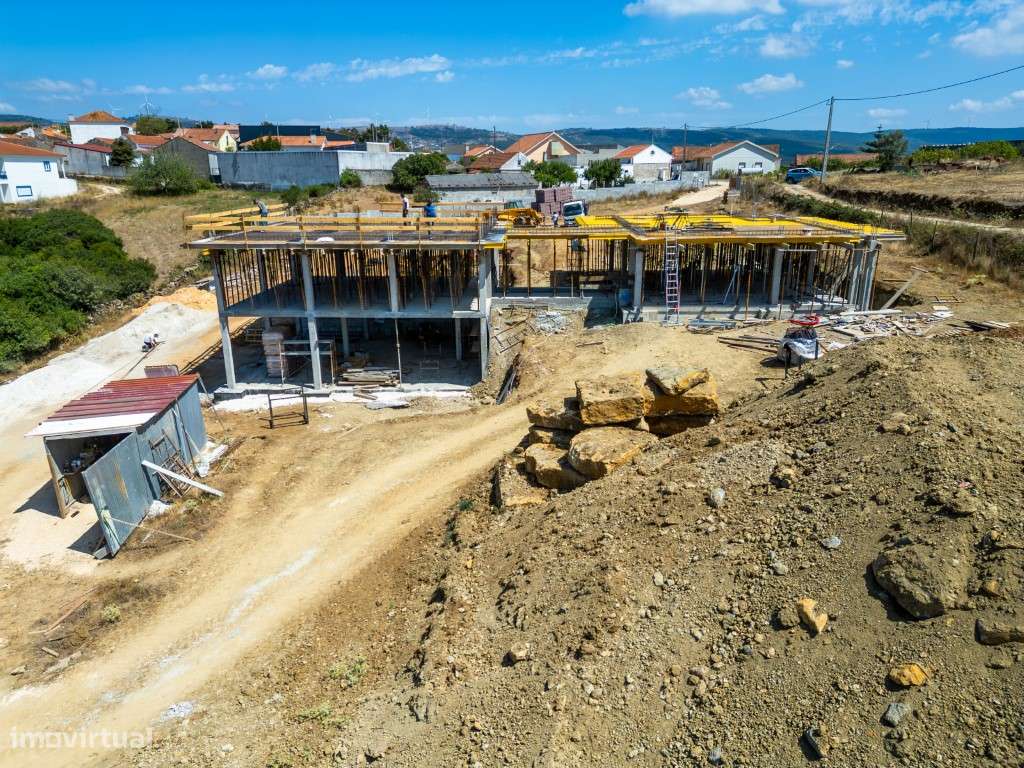 Moradia T4 moderna em construção com piscina em Évora de Alcobaça-14
