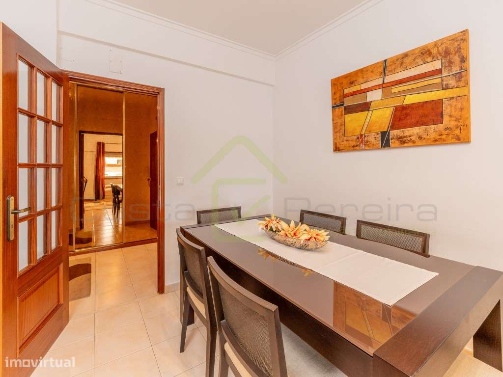 Apartamento T3 com boas áreas e óptima exposição solar-4