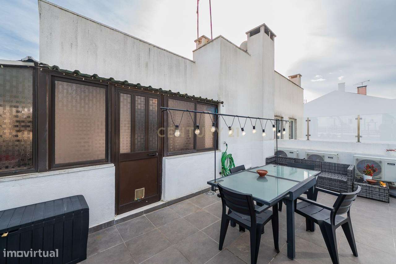 T2 com Terraço em São João da Talha-18