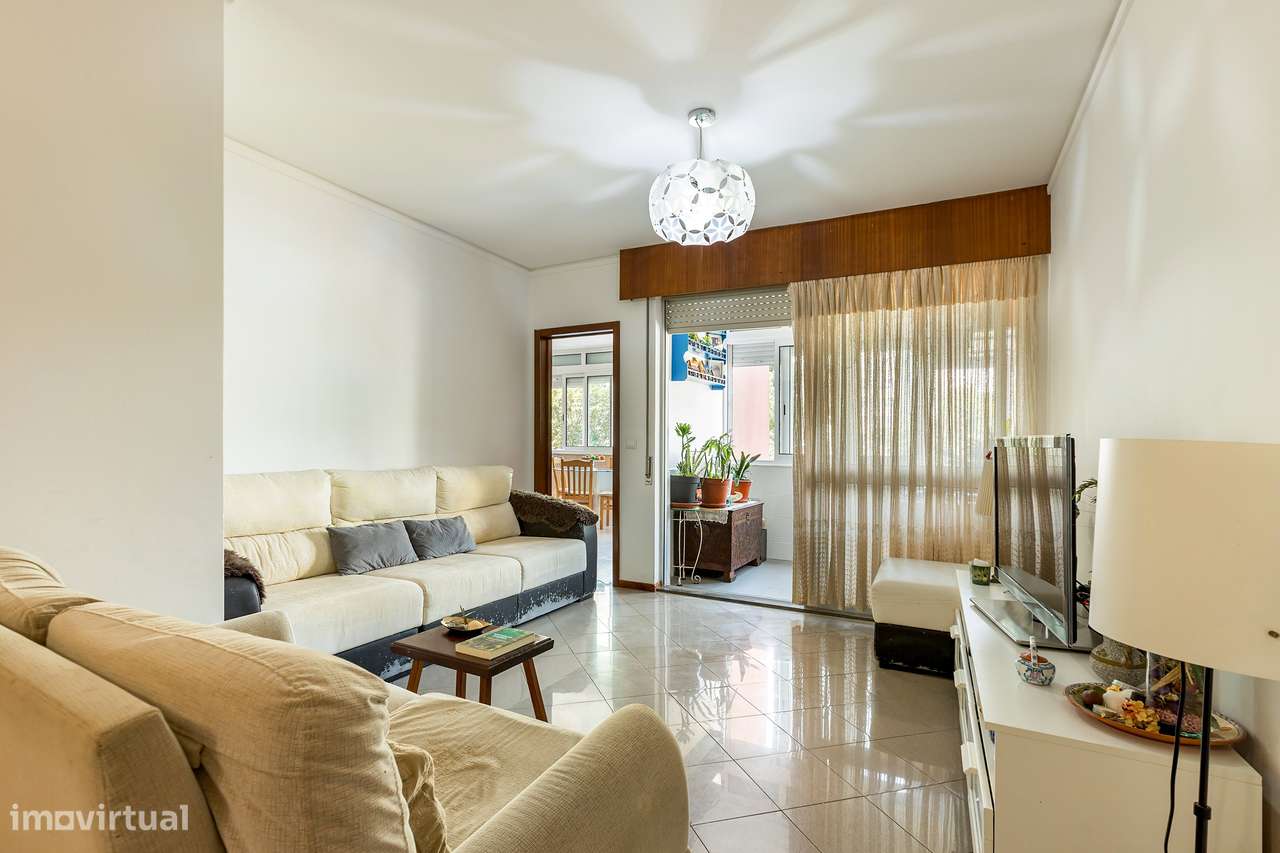 T3 c/ 120 m², Marquise e Arrecadação / Santo António dos Cavaleiros-0