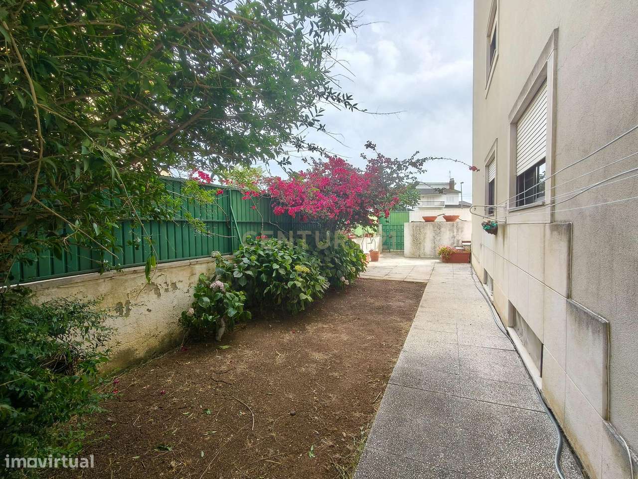 Apartamento T2 + 1 | Jardim e Estacionamento junto à Praia - Grande imagem: 4/21