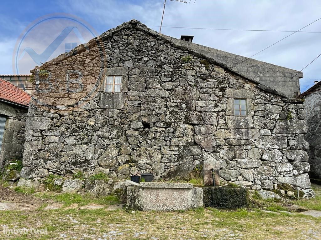 Casa em pedra para restauro, no Lugar de Carrazedo, Cabec...