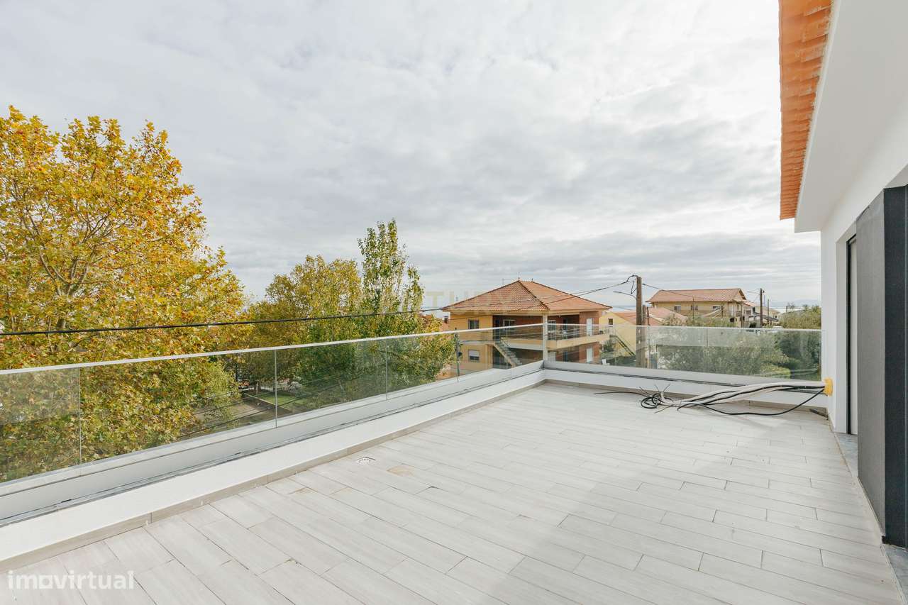 Apartamento T2 Novo com Vista Panorâmica em Loures-22