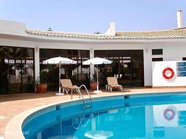 Beach Club /Restaurante / Moradia primeira linha de Mar na Praia do Be-6
