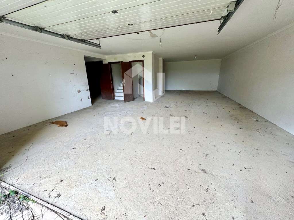 Moradia isolada T3 de cave e rés do chão próxima da Nazaré.-25