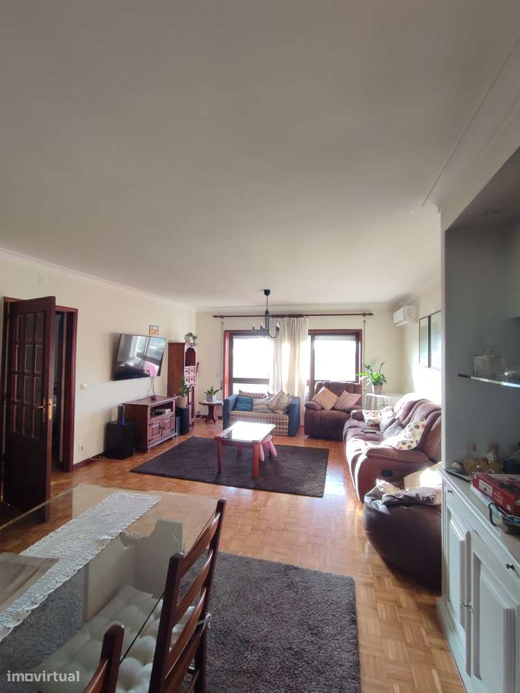 Bom T4 c/ terraço/varandas/nascente poente, a 5 minutos a pé do metro-6