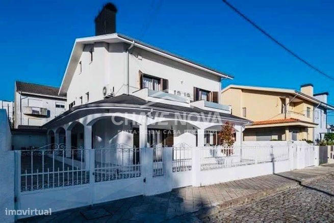 Moradia Isolada V4 c/ Garagem Box em Vilar de Andorinho-25