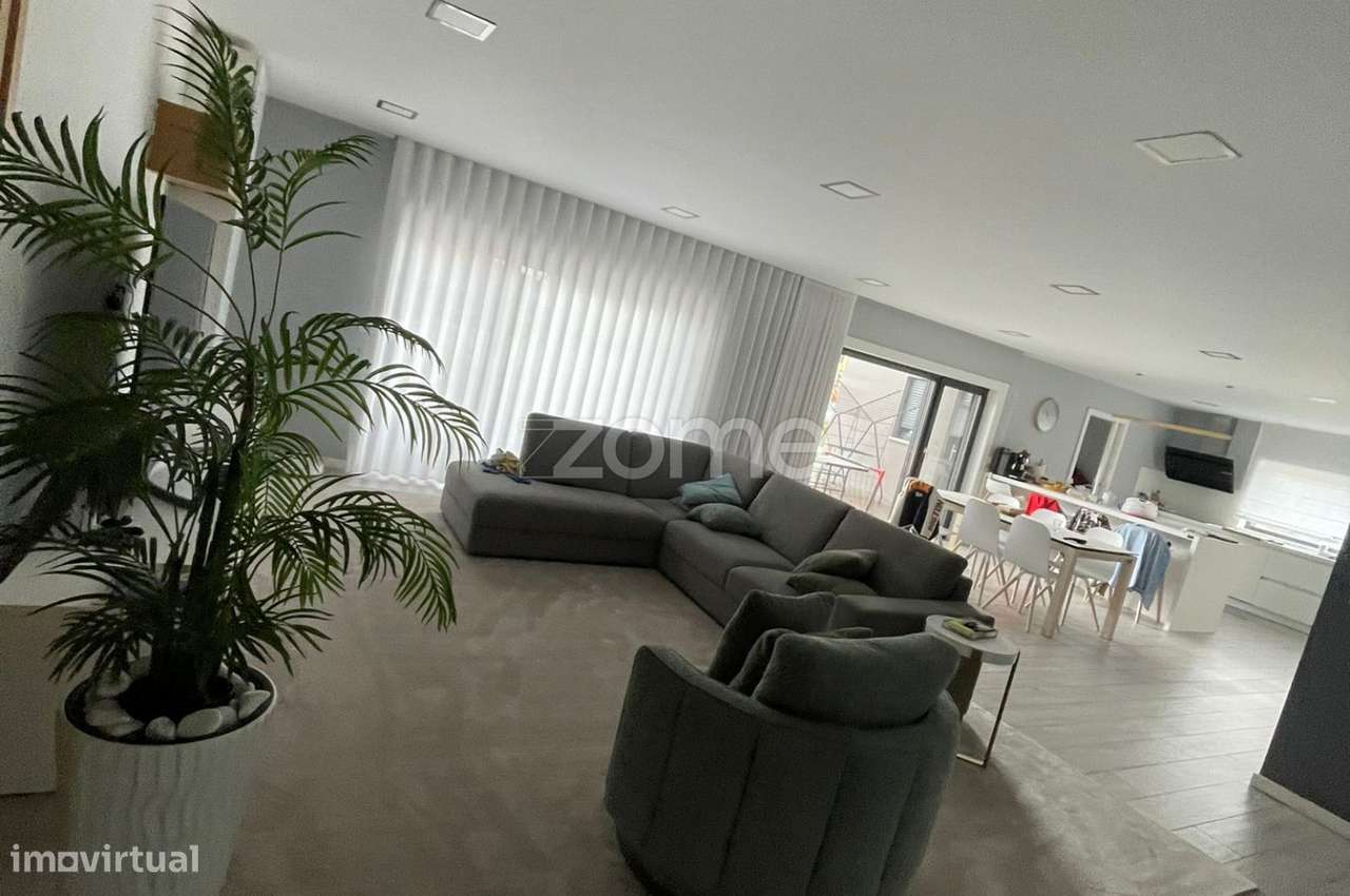 Moradia Térrea V3 com Piscina, Garagem e Terreno de 1.990 m² – Bust...-6