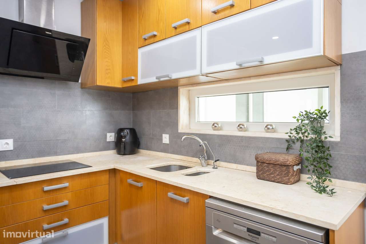 Moradia T5 com 223 m², Box e Logradouro na Quinta da Peça, em Loures �-11