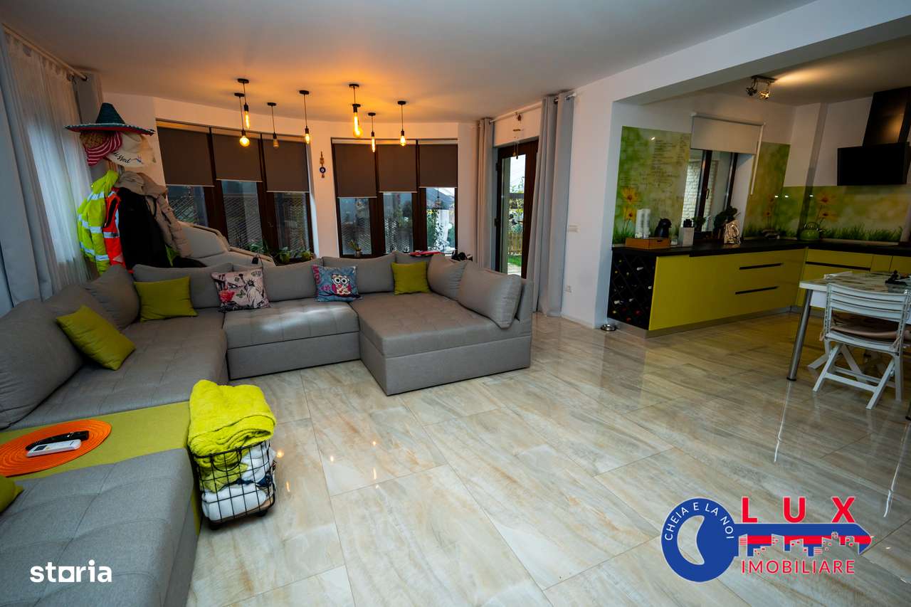 ID 6737 EXCLUSIVITATE - DE VÂNZARE - Vilă P+E+M-4